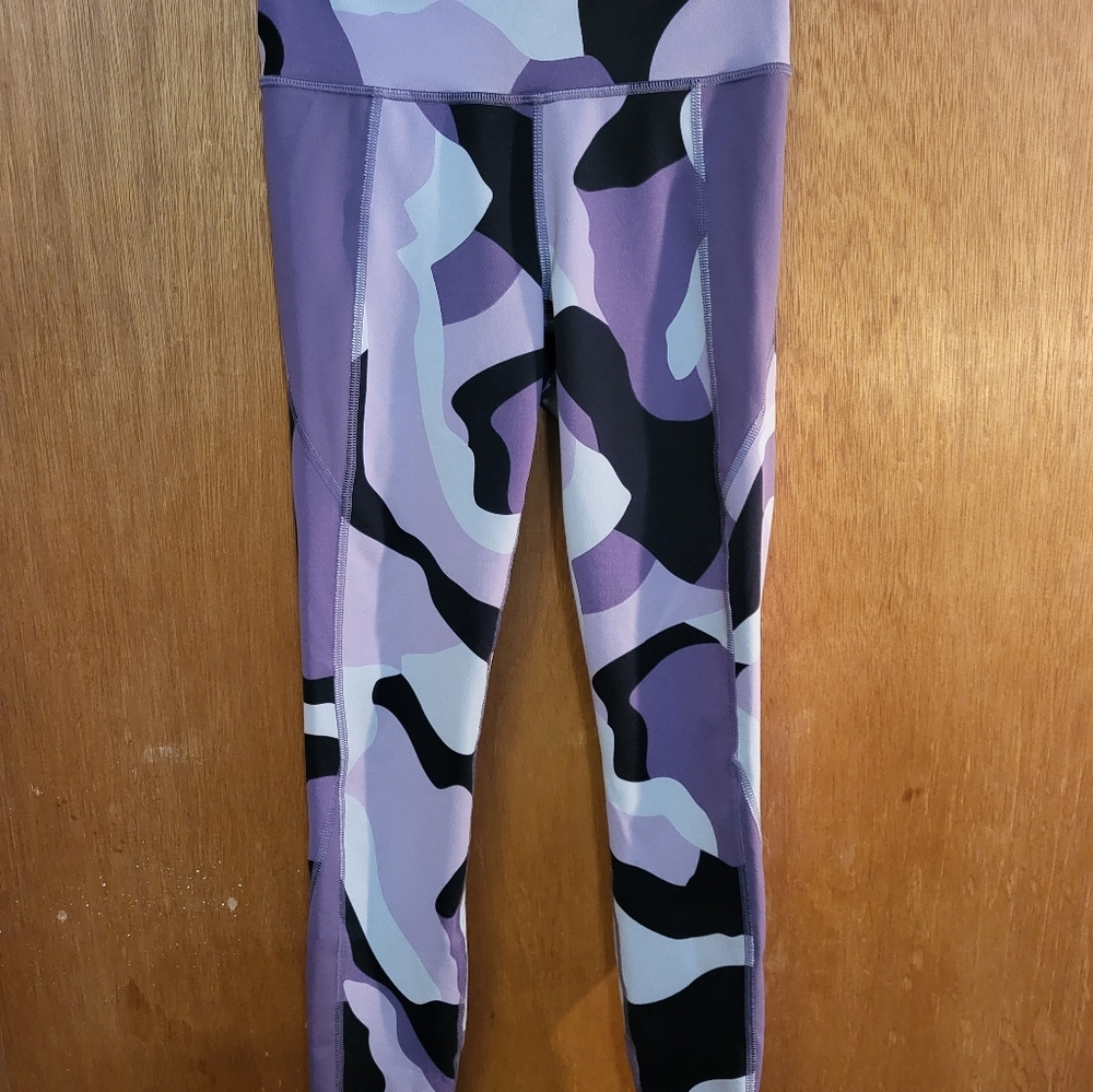 Under Armour purple camo Rush leggings. Sold out in U.S. NWOT Extra Small - Picture 7 of 12
